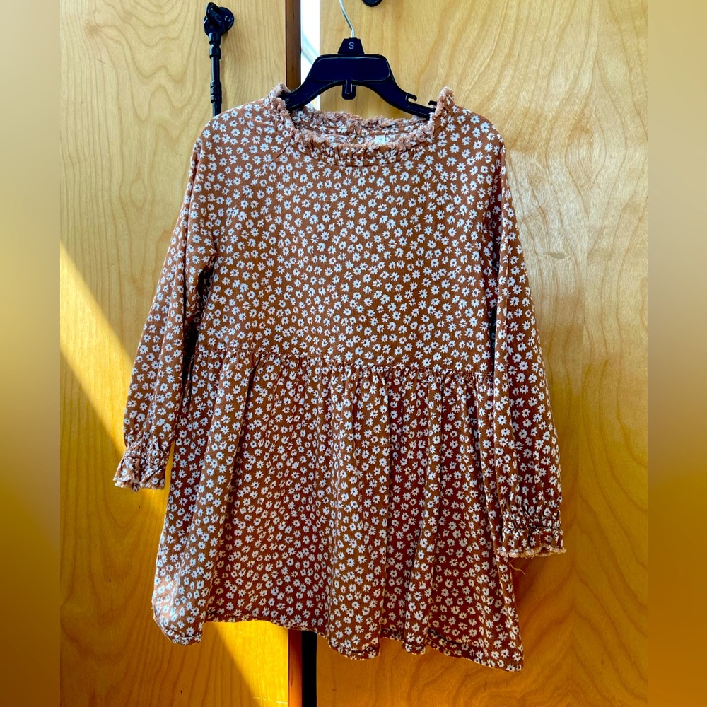 Rylee and Cru waisted dress/ruffle sleeve, caramel and tiny flowers, size 4/5